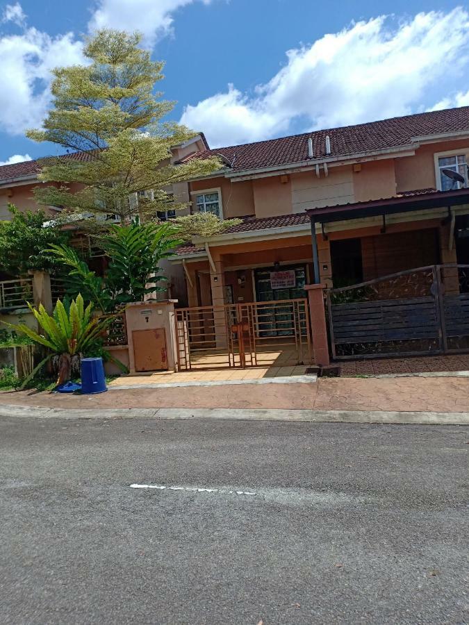 Muslim Dinaim Homestay Танджунг-Малим Экстерьер фото