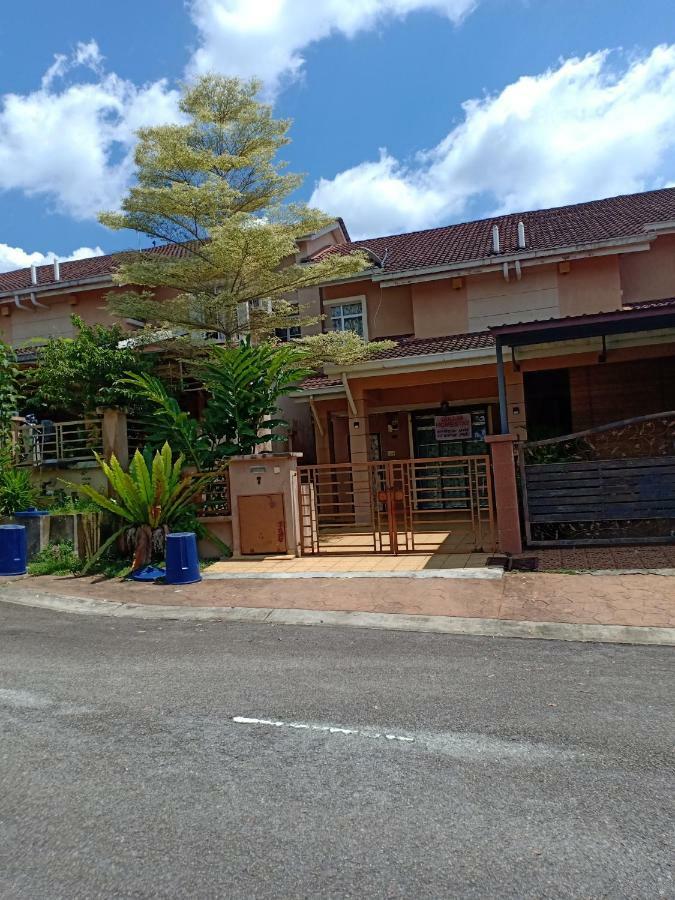 Muslim Dinaim Homestay Танджунг-Малим Экстерьер фото